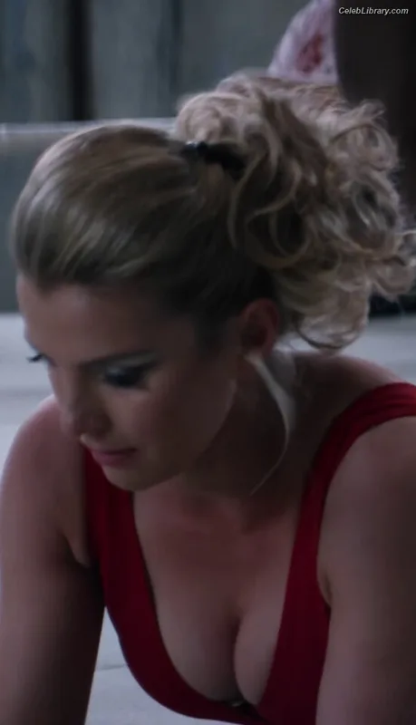 Betty Gilpin photo 6 of 273