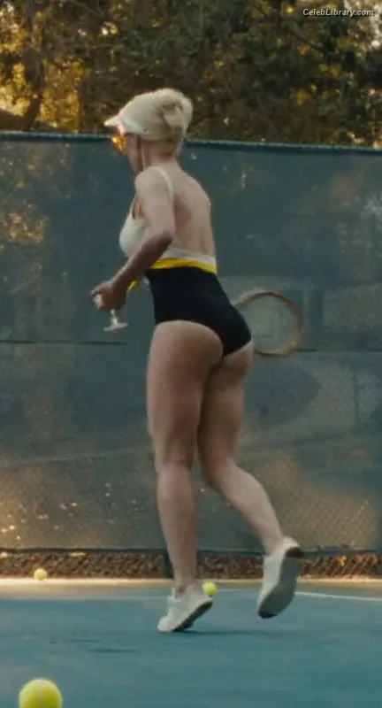 Betty Gilpin photo 7 of 273
