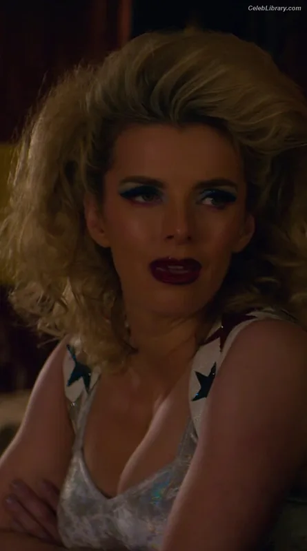 Betty Gilpin photo 8 of 273