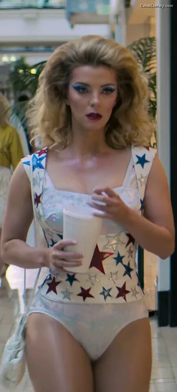 Betty Gilpin photo 17 of 273