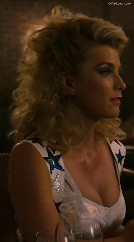 Betty Gilpin photo 6 of 273