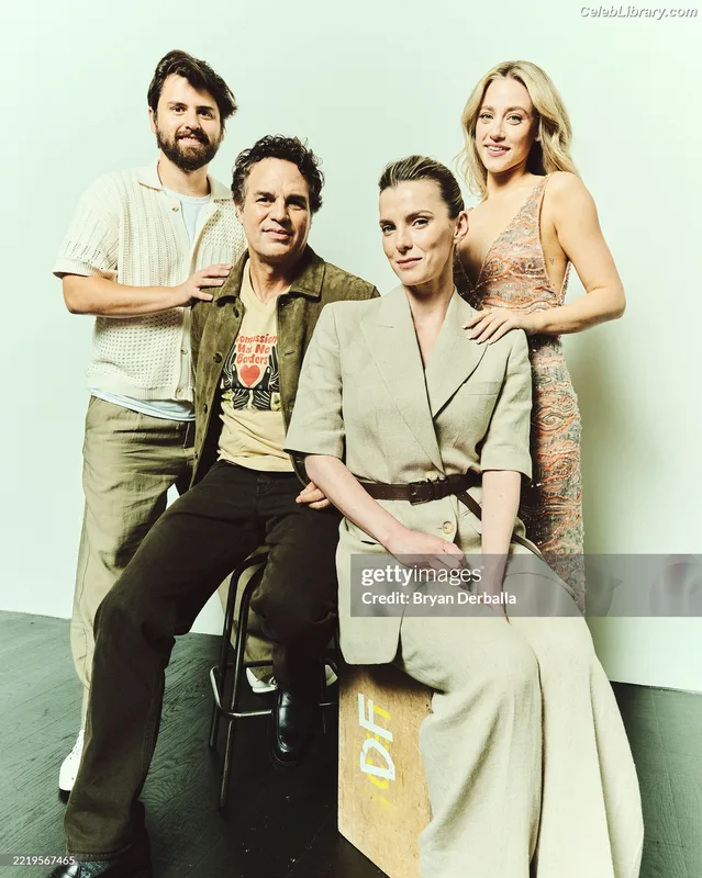 Betty Gilpin photo 24 of 273