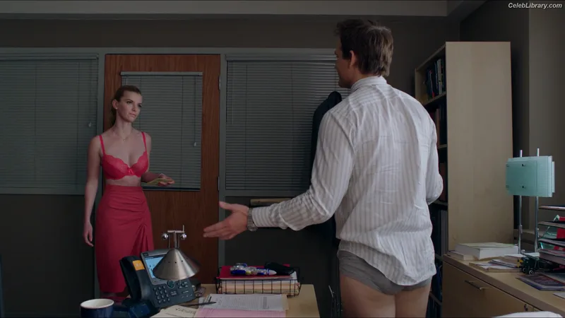 Betty Gilpin photo 6 of 273