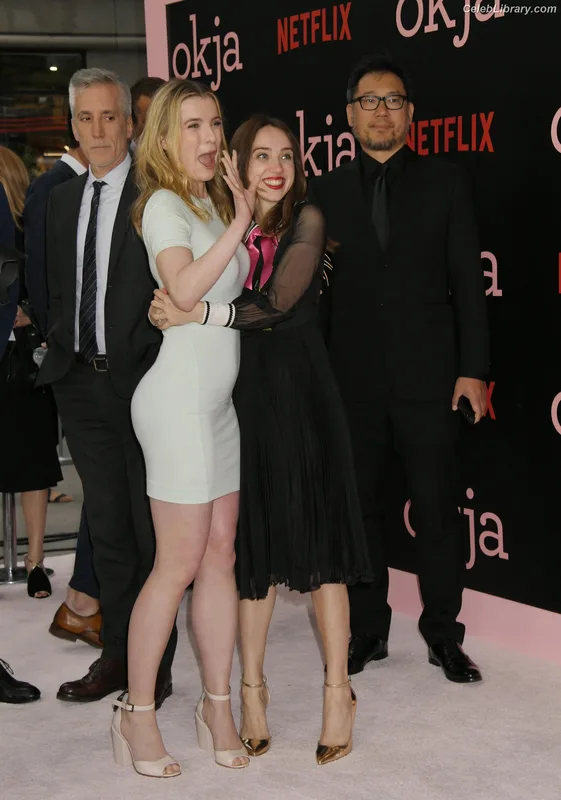 Betty Gilpin photo 21 of 273