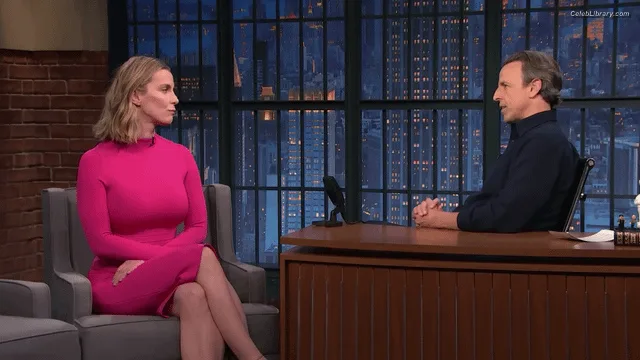 Betty Gilpin photo 19 of 273