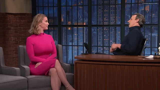 Betty Gilpin photo 20 of 273