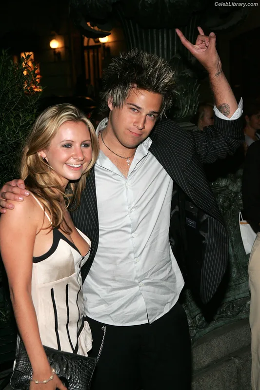 Beverley Mitchell photo 24 of 45