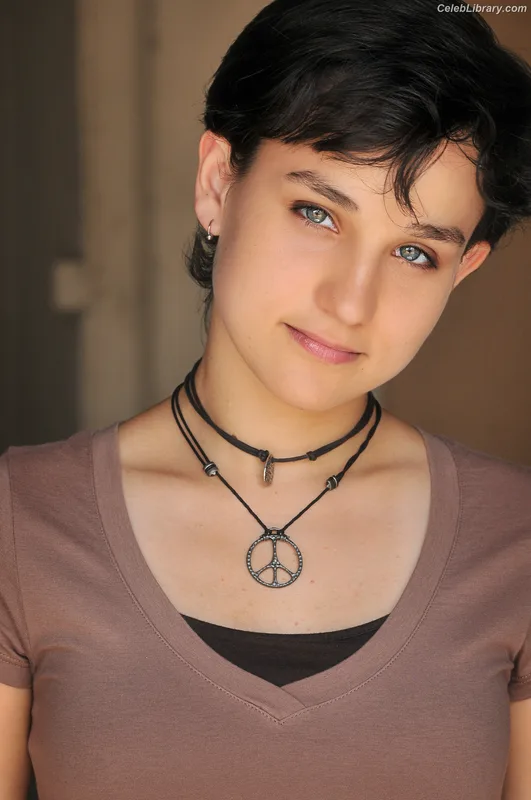 Bex Taylor-Klaus photo 15 of 37