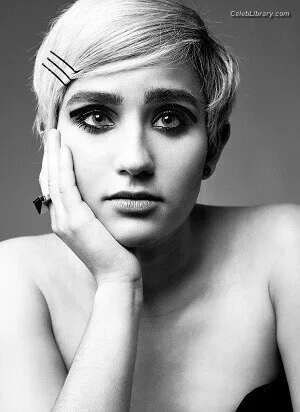 Bex Taylor-Klaus photo 20 of 37