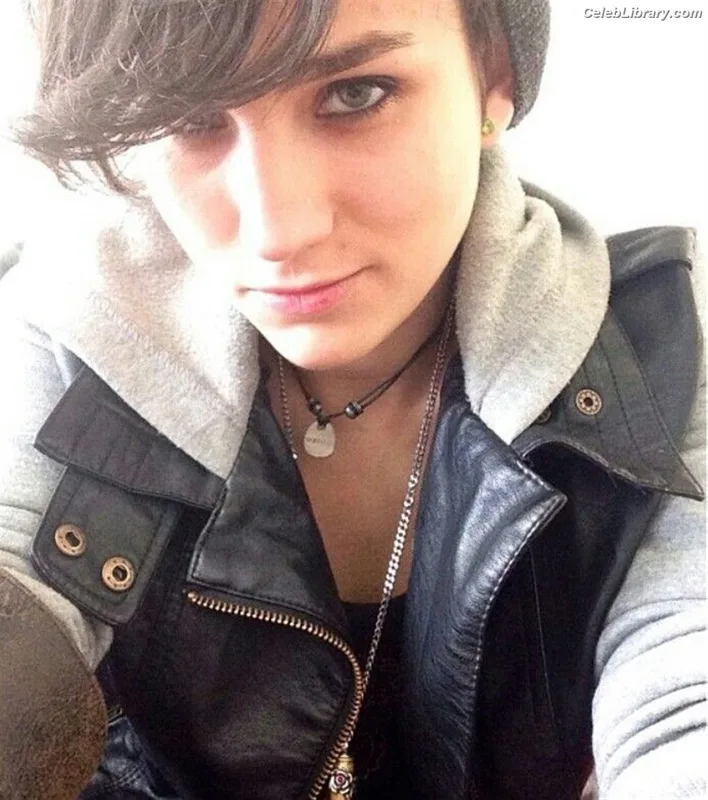 Bex Taylor-Klaus photo 22 of 37