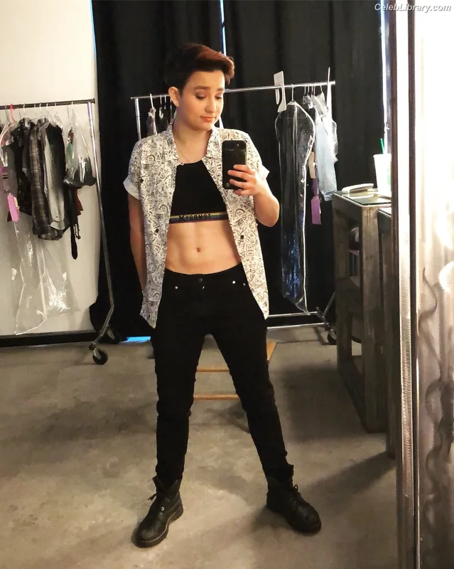 Bex Taylor-Klaus photo 4 of 37