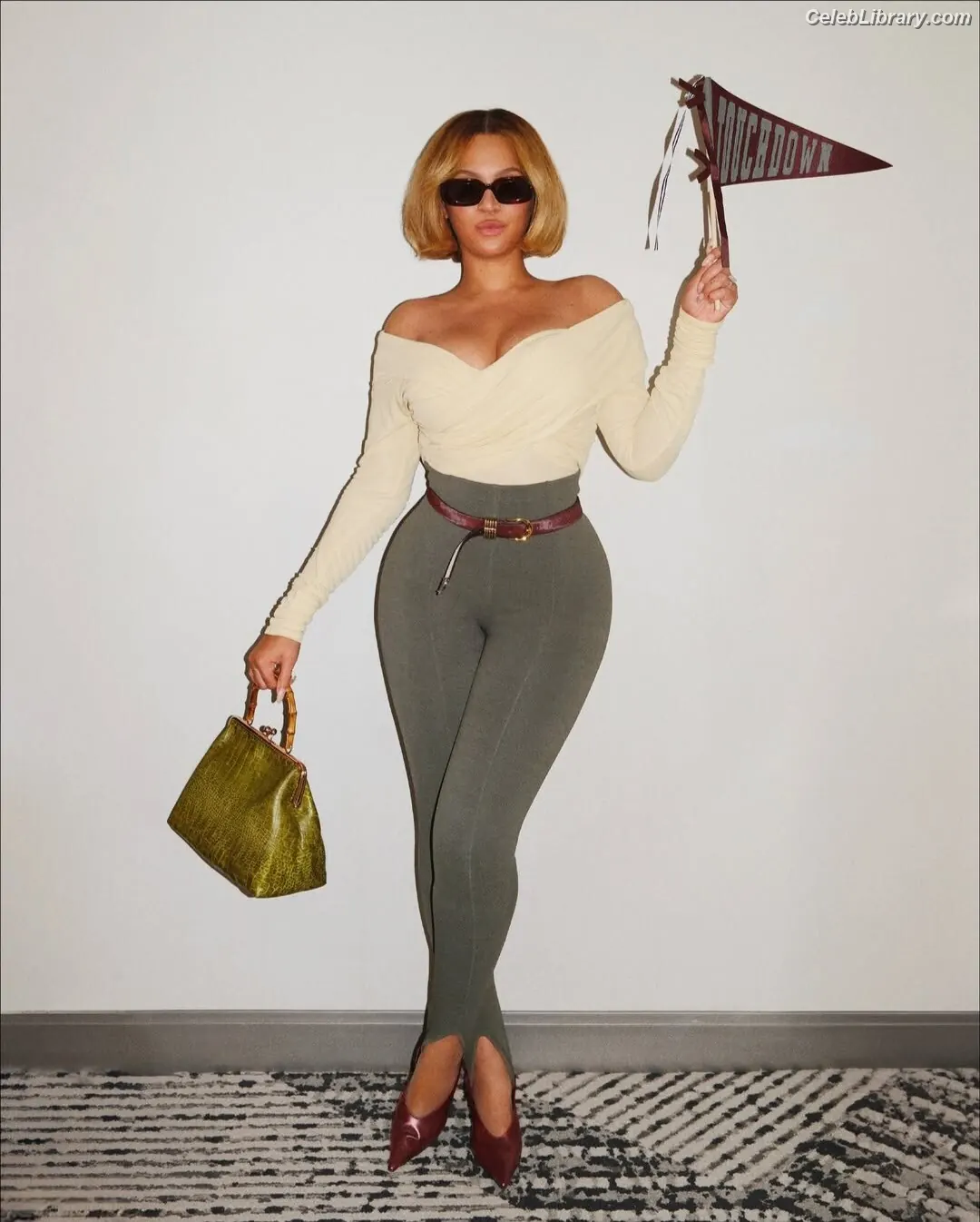 Beyoncé photo 1 of 1017