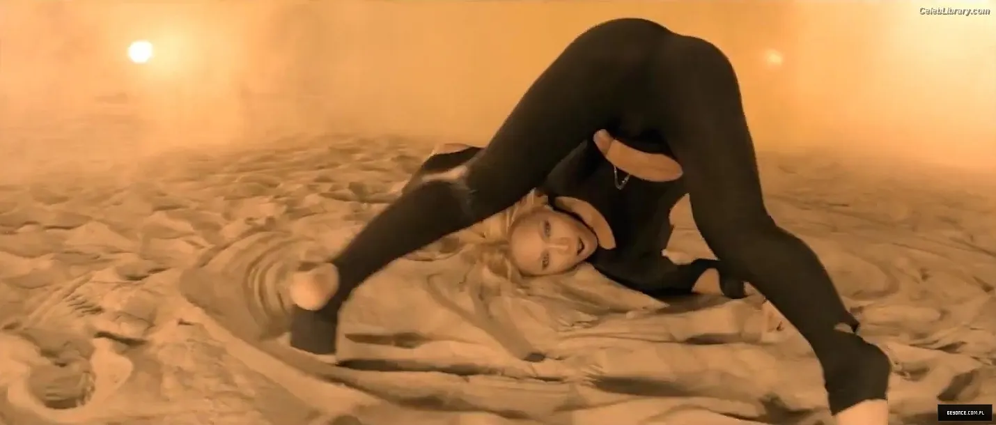 Beyoncé photo 4 of 1017