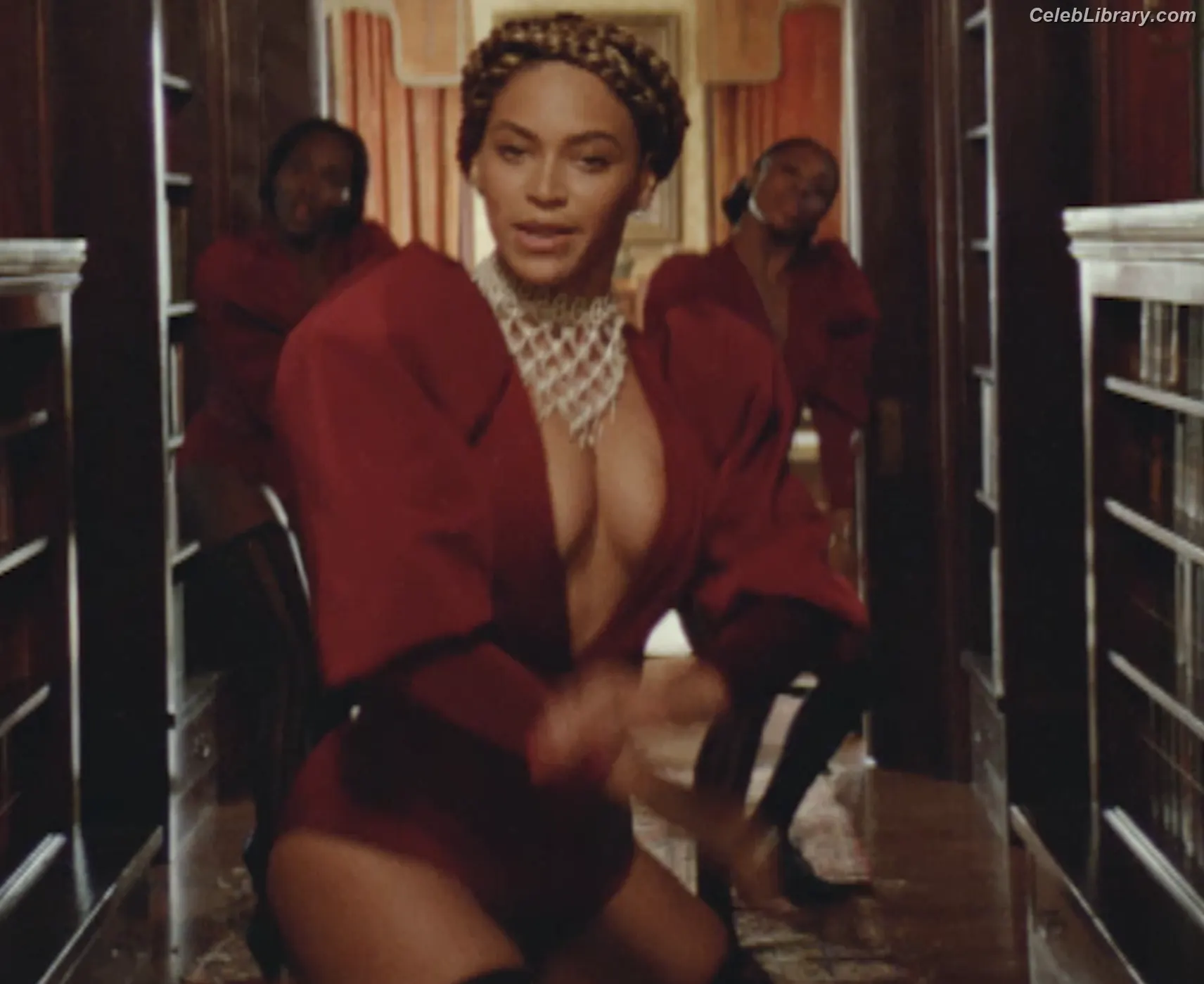 Beyoncé photo 9 of 1017