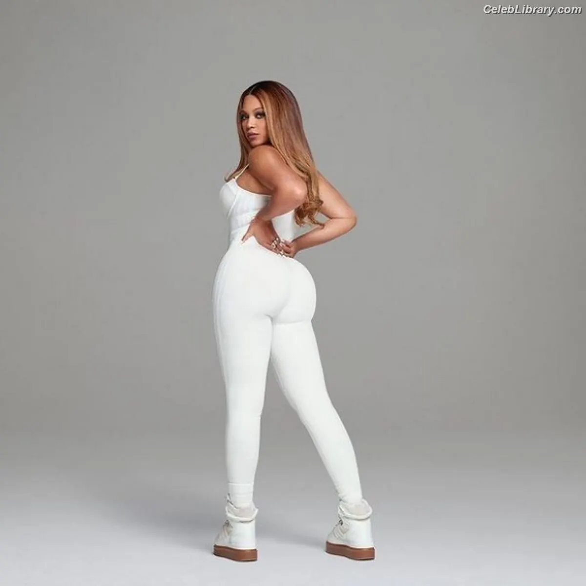 Beyoncé photo 12 of 1017