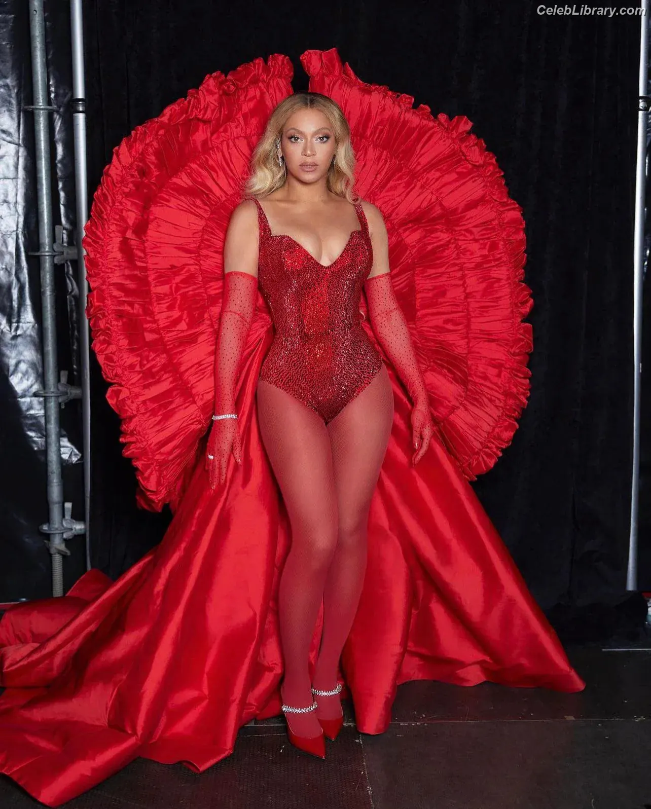 Beyoncé photo 2 of 1017