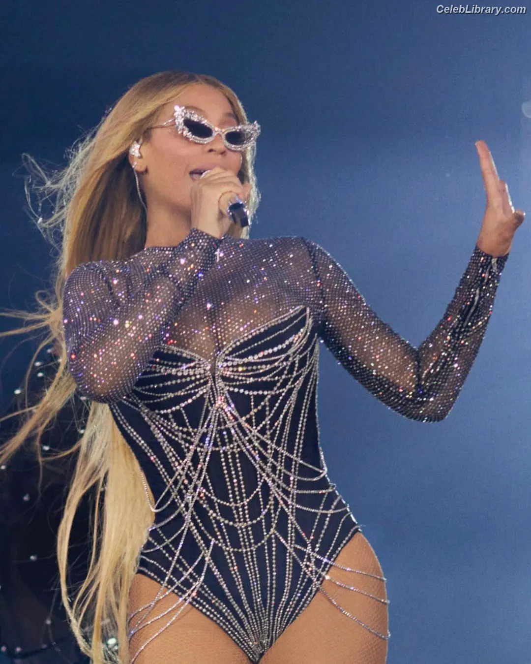 Beyoncé photo 21 of 1017