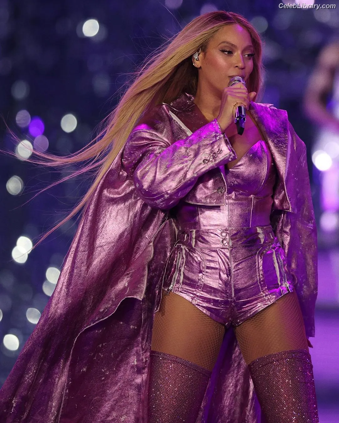 Beyoncé photo 15 of 1017