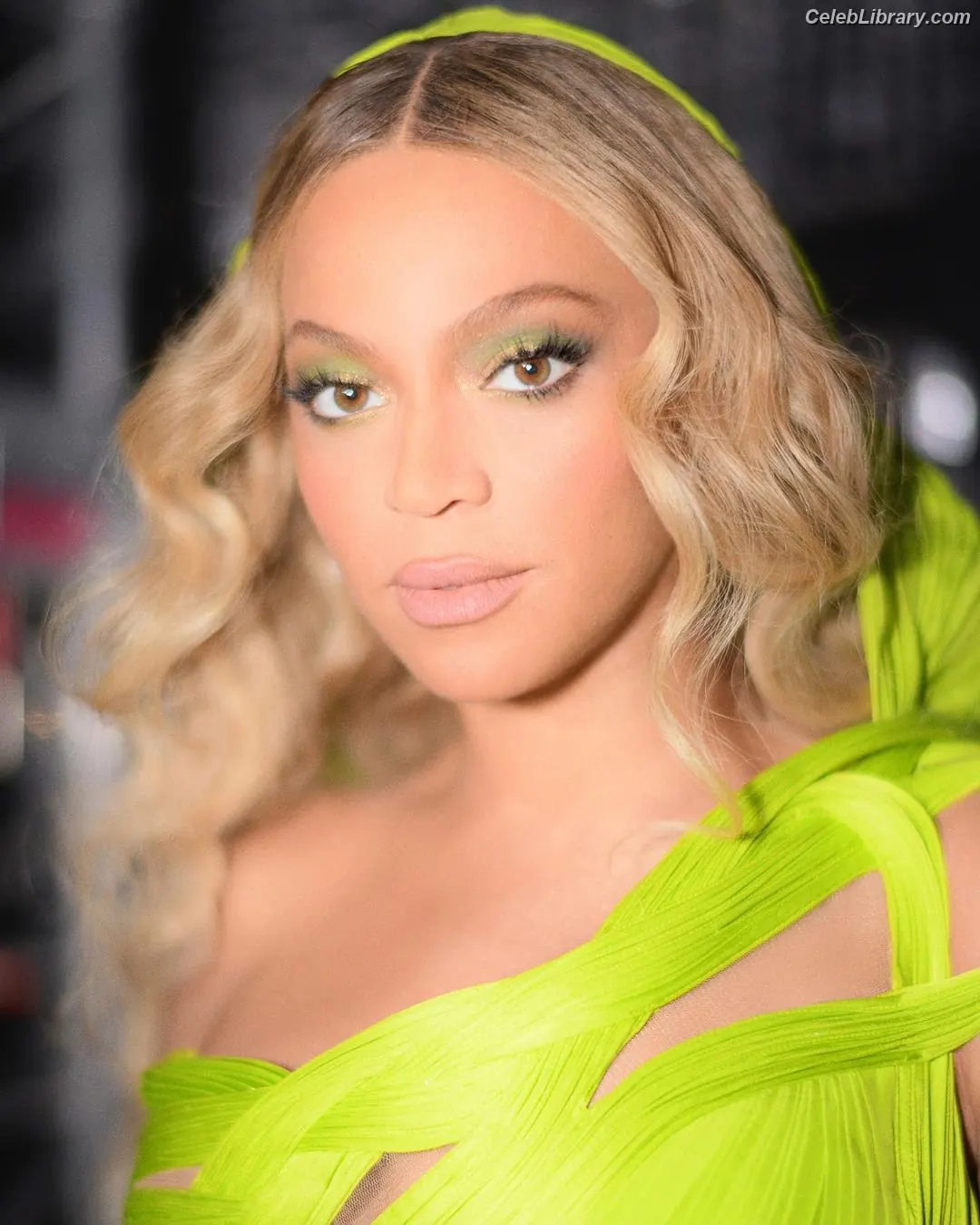 Beyoncé photo 24 of 1017