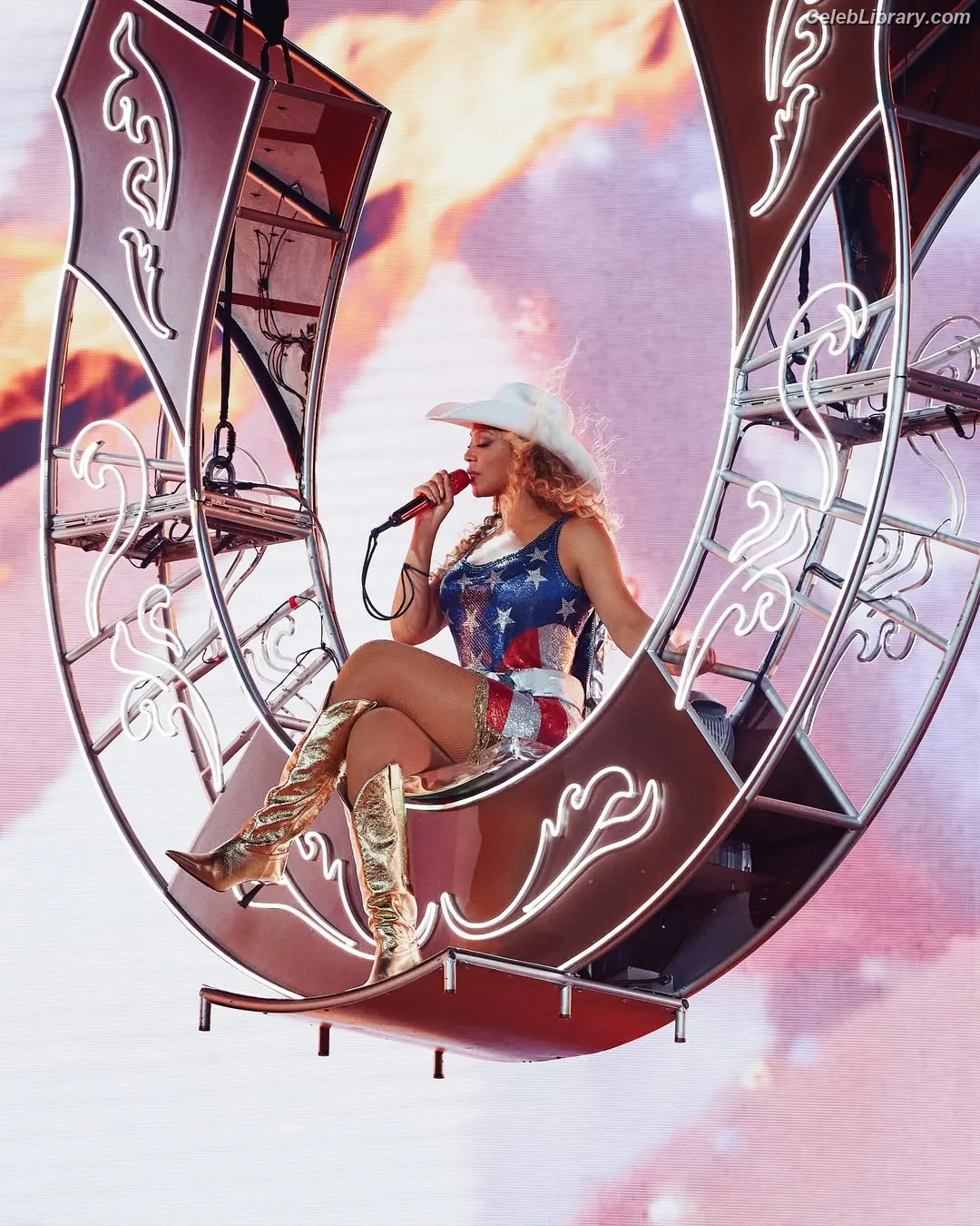 Beyoncé photo 5 of 1017