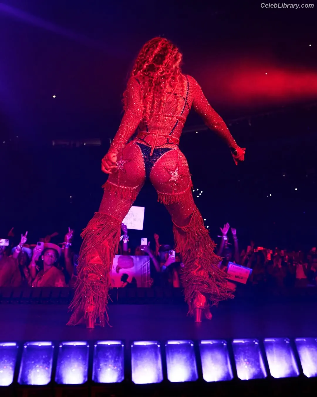 Beyoncé photo 10 of 1017