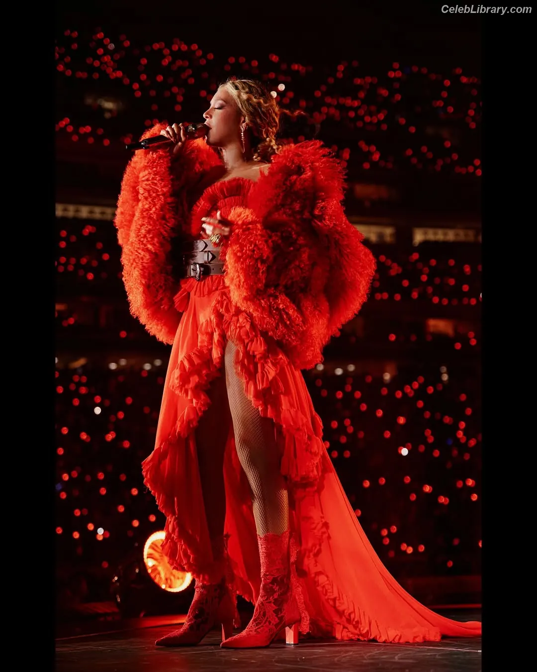Beyoncé photo 16 of 1017