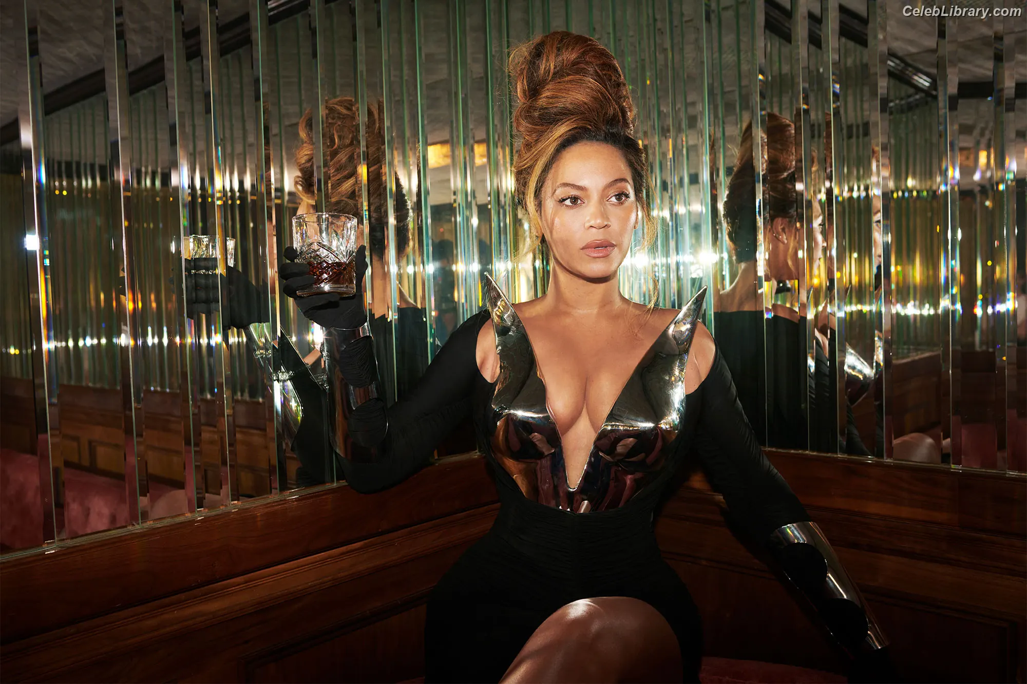 Beyoncé photo 3 of 1017