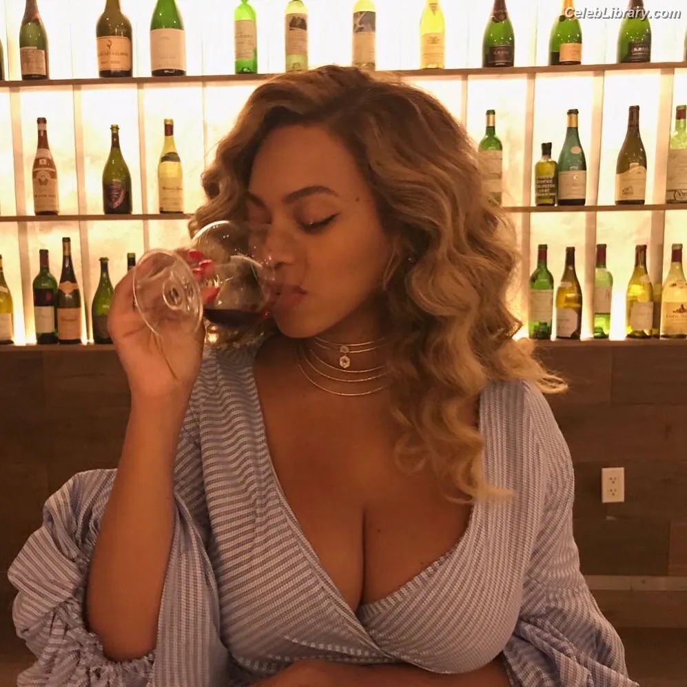 Beyoncé photo 19 of 1017