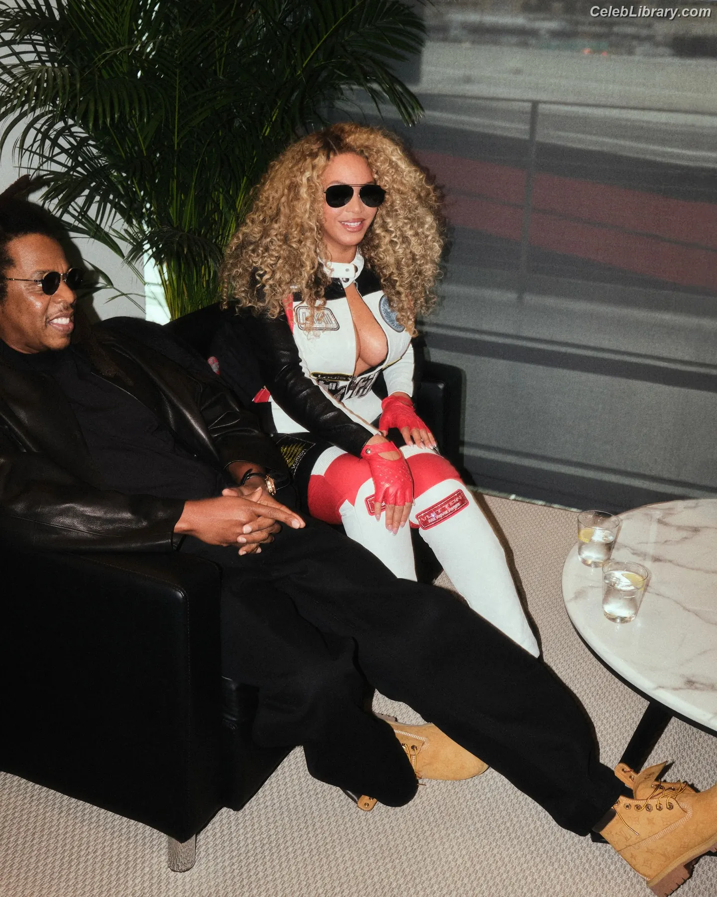 Beyoncé photo 16 of 1017