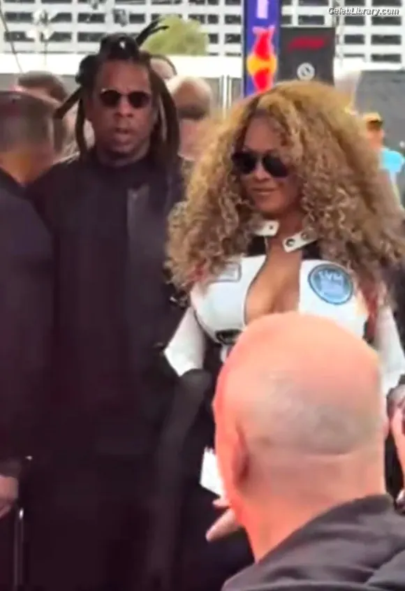 Beyoncé photo 19 of 1017