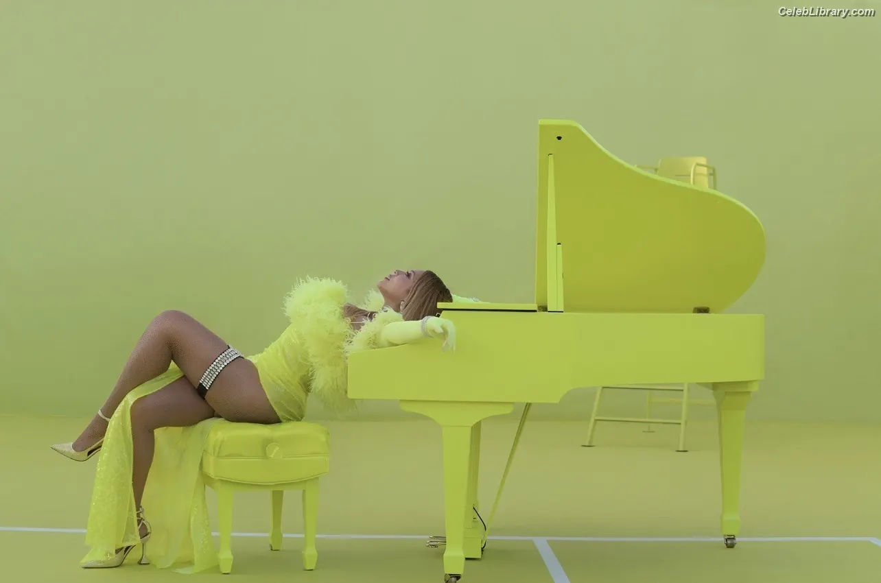 Beyoncé photo 6 of 1017