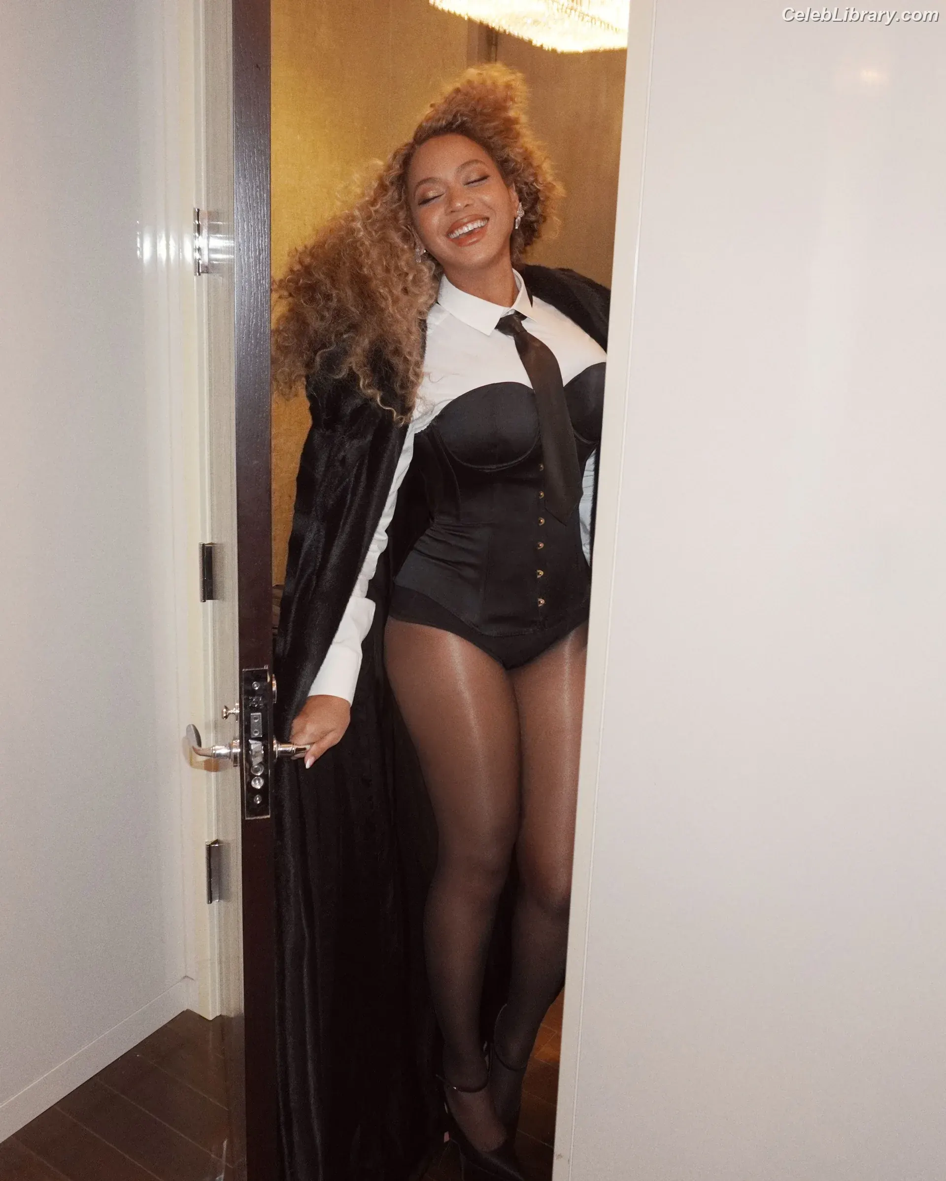 Beyoncé photo 11 of 1017