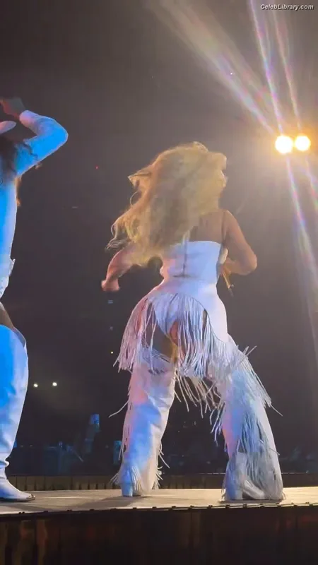 Beyoncé photo 19 of 1018