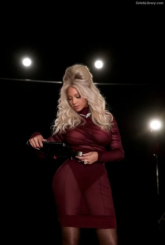 Beyoncé photo 2 of 1018