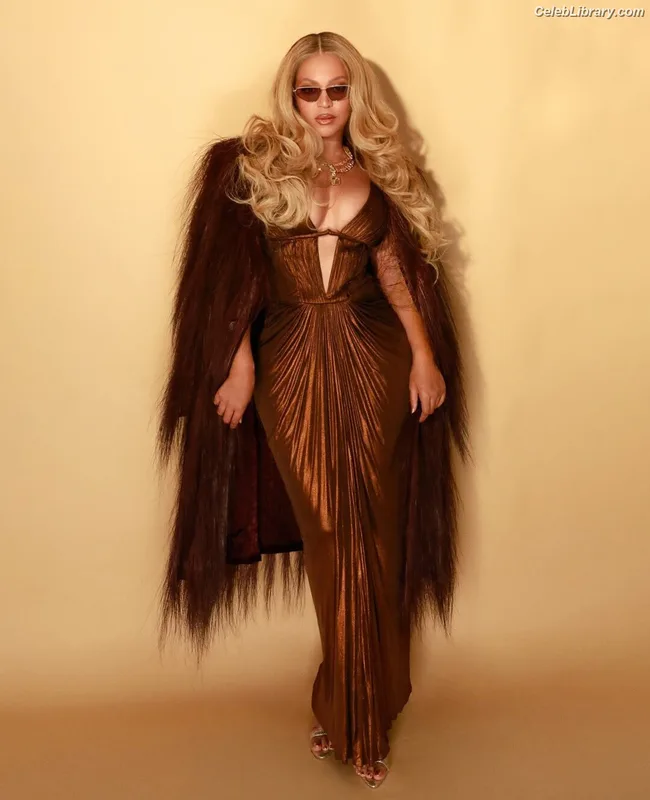 Beyoncé photo 10 of 1018