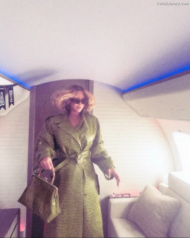 Beyoncé photo 22 of 1018