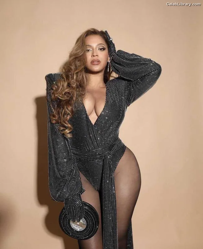 Beyoncé photo 15 of 1018