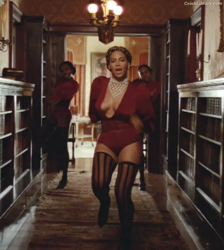Beyoncé photo 8 of 1018