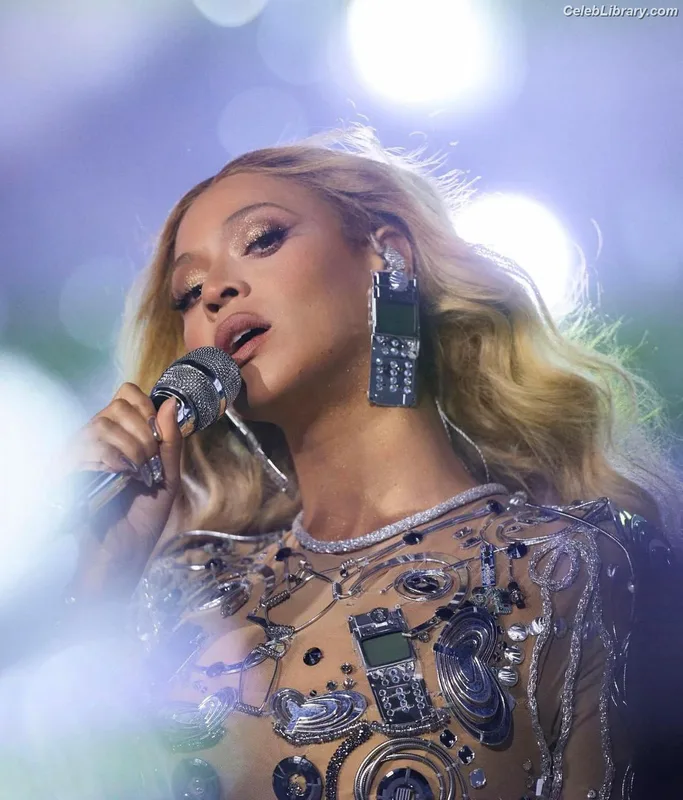 Beyoncé photo 21 of 1018