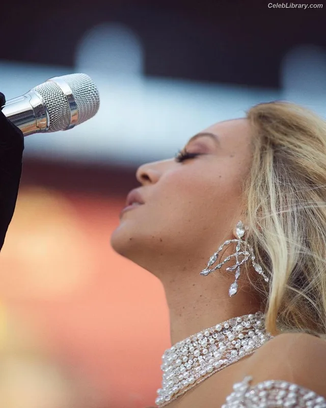 Beyoncé photo 20 of 1018