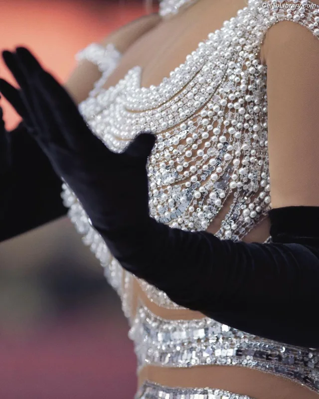 Beyoncé photo 8 of 1018