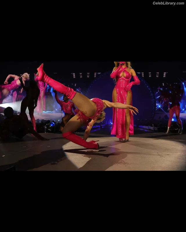 Beyoncé photo 16 of 1018
