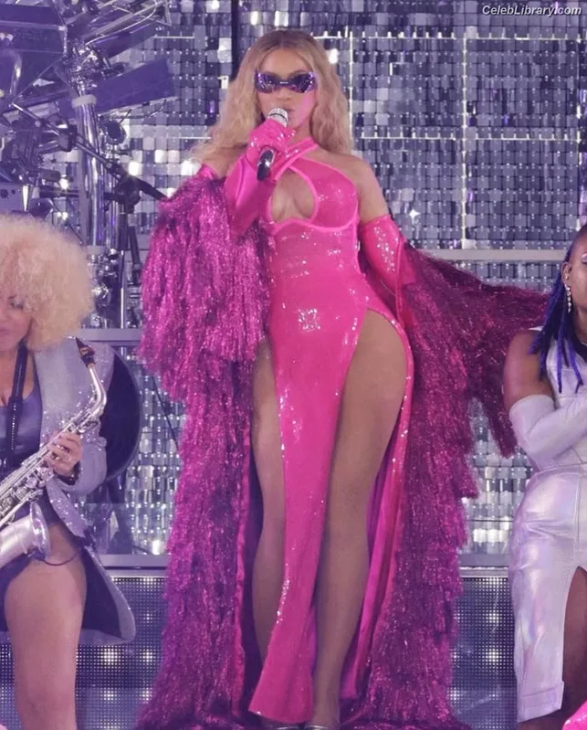 Beyoncé photo 18 of 1018