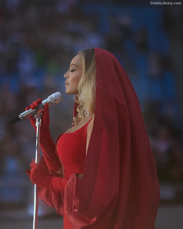 Beyoncé photo 1 of 1018