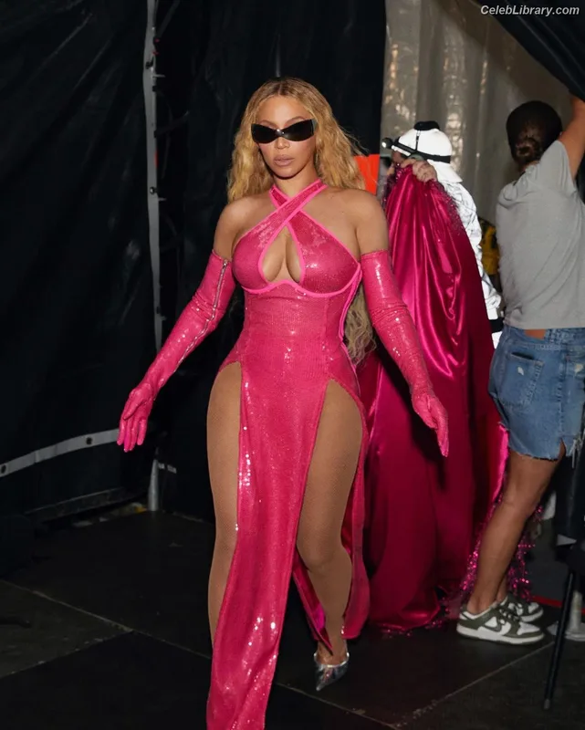 Beyoncé photo 2 of 1018