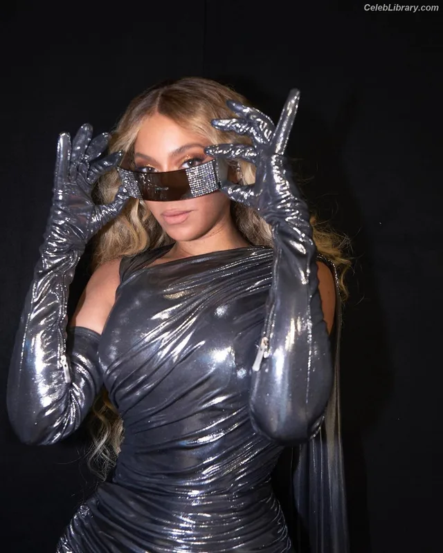 Beyoncé photo 23 of 1018