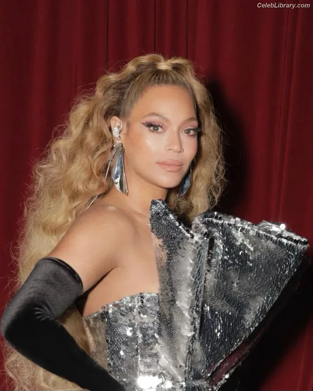 Beyoncé photo 1 of 1018