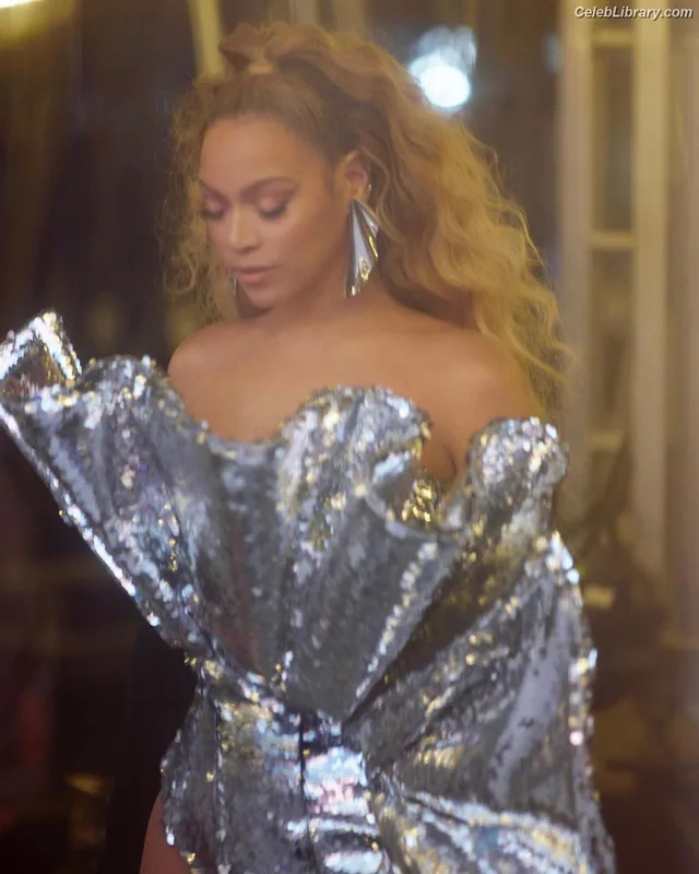 Beyoncé photo 4 of 1018