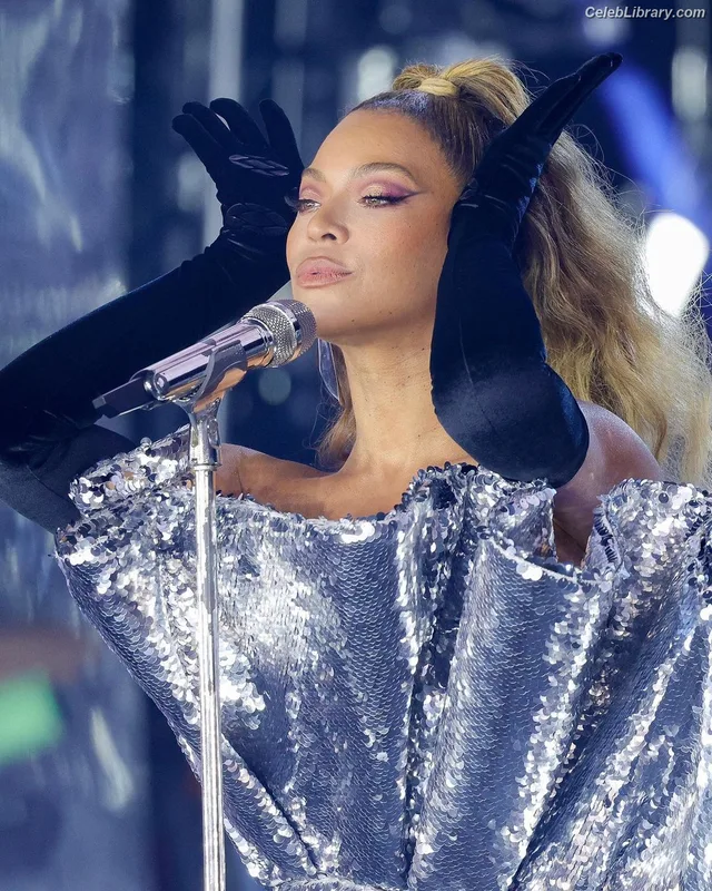Beyoncé photo 7 of 1018