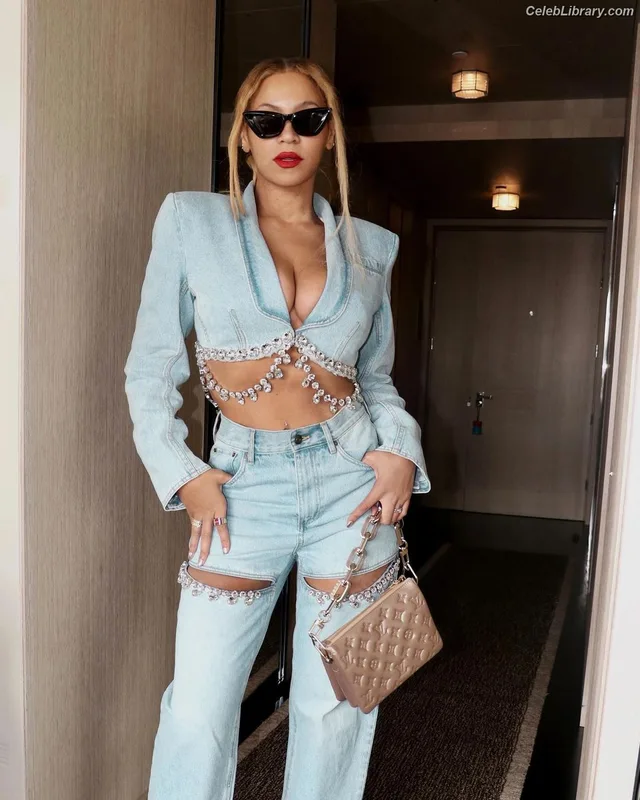 Beyoncé photo 9 of 1018
